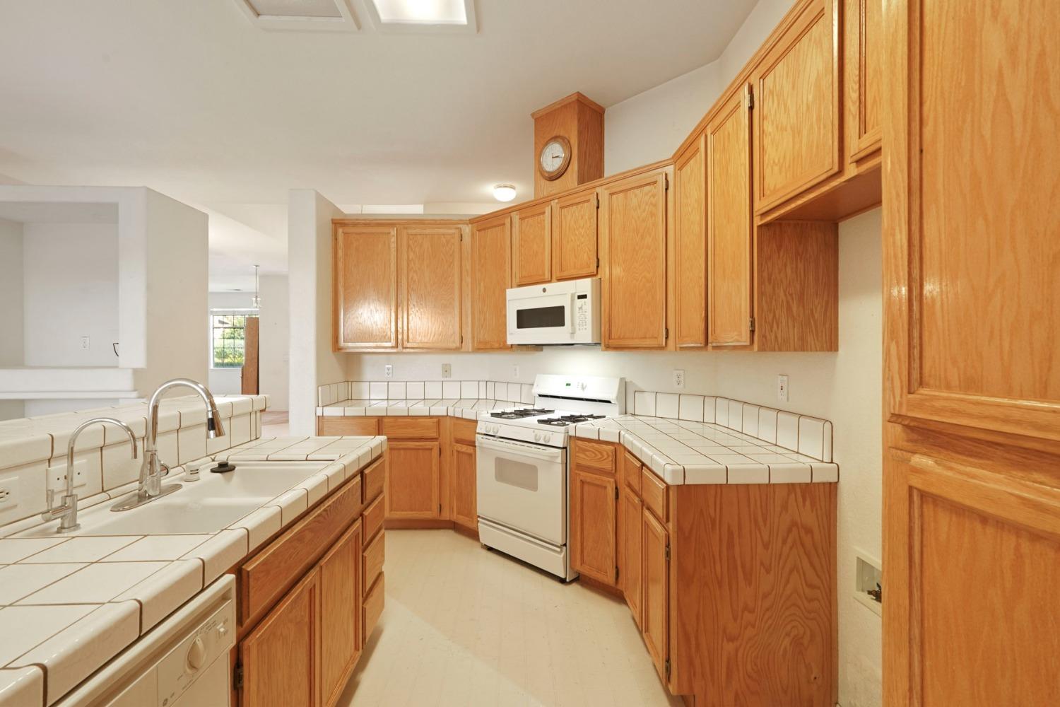 Detail Gallery Image 11 of 59 For 5133 Countryridge Ln, Salida,  CA 95368 - 4 Beds | 2 Baths