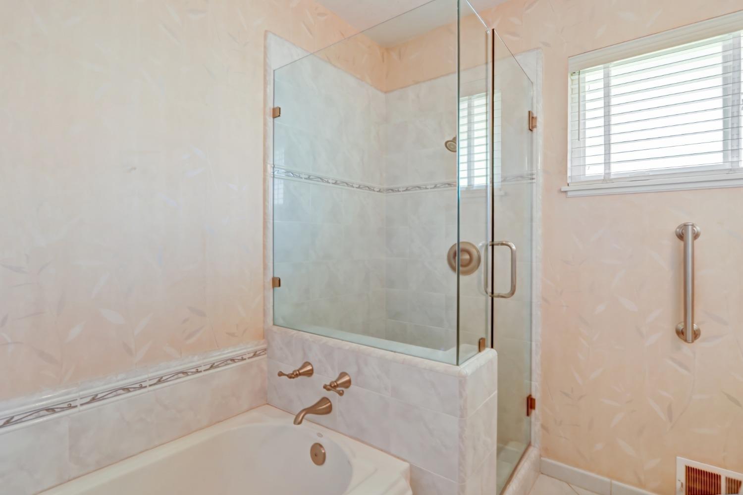 Detail Gallery Image 13 of 27 For 4767 Bowerwood Dr, Carmichael,  CA 95608 - 3 Beds | 2 Baths