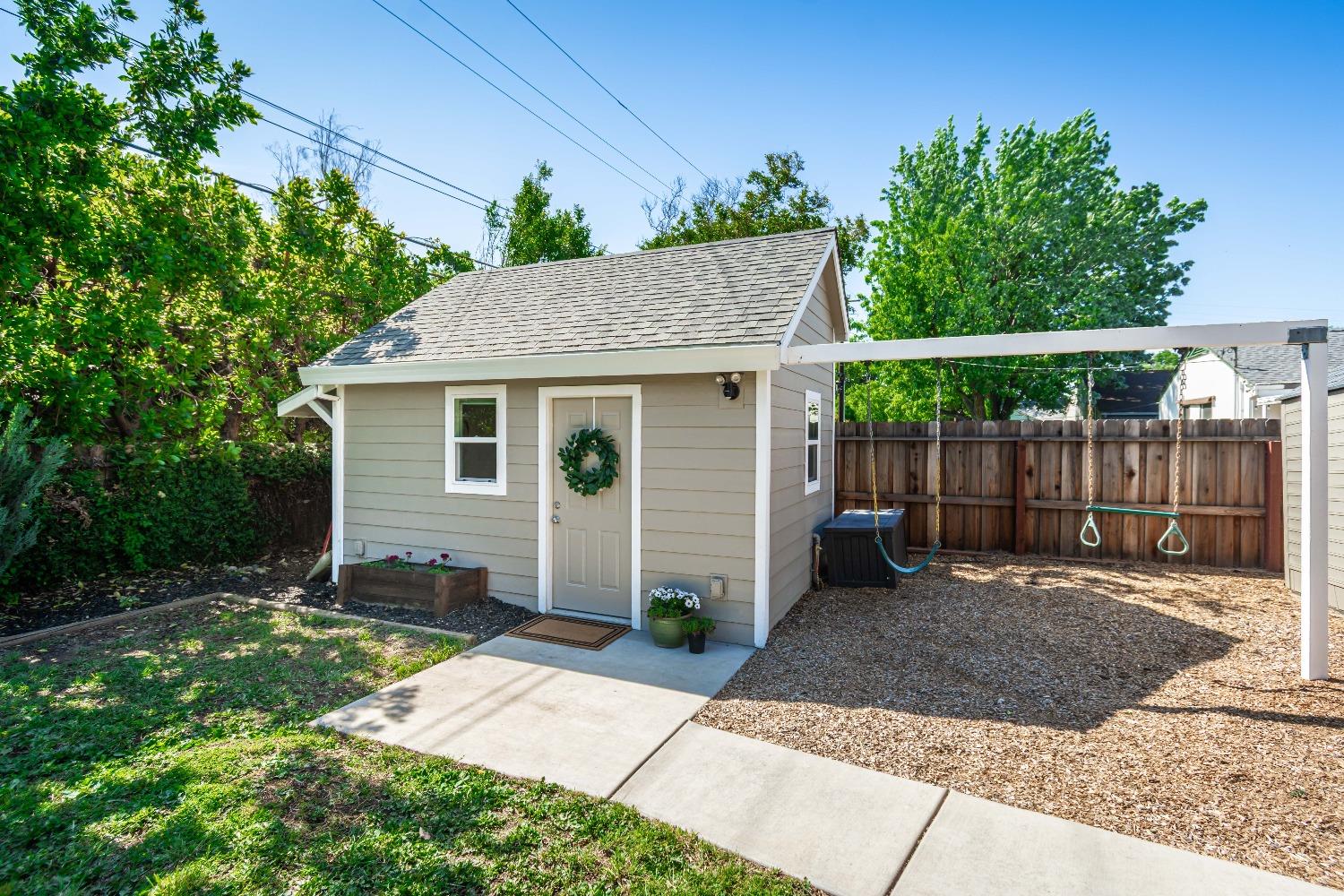 Detail Gallery Image 37 of 57 For 2112 Lorenzo Ln, Sacramento,  CA 95864 - 4 Beds | 2 Baths