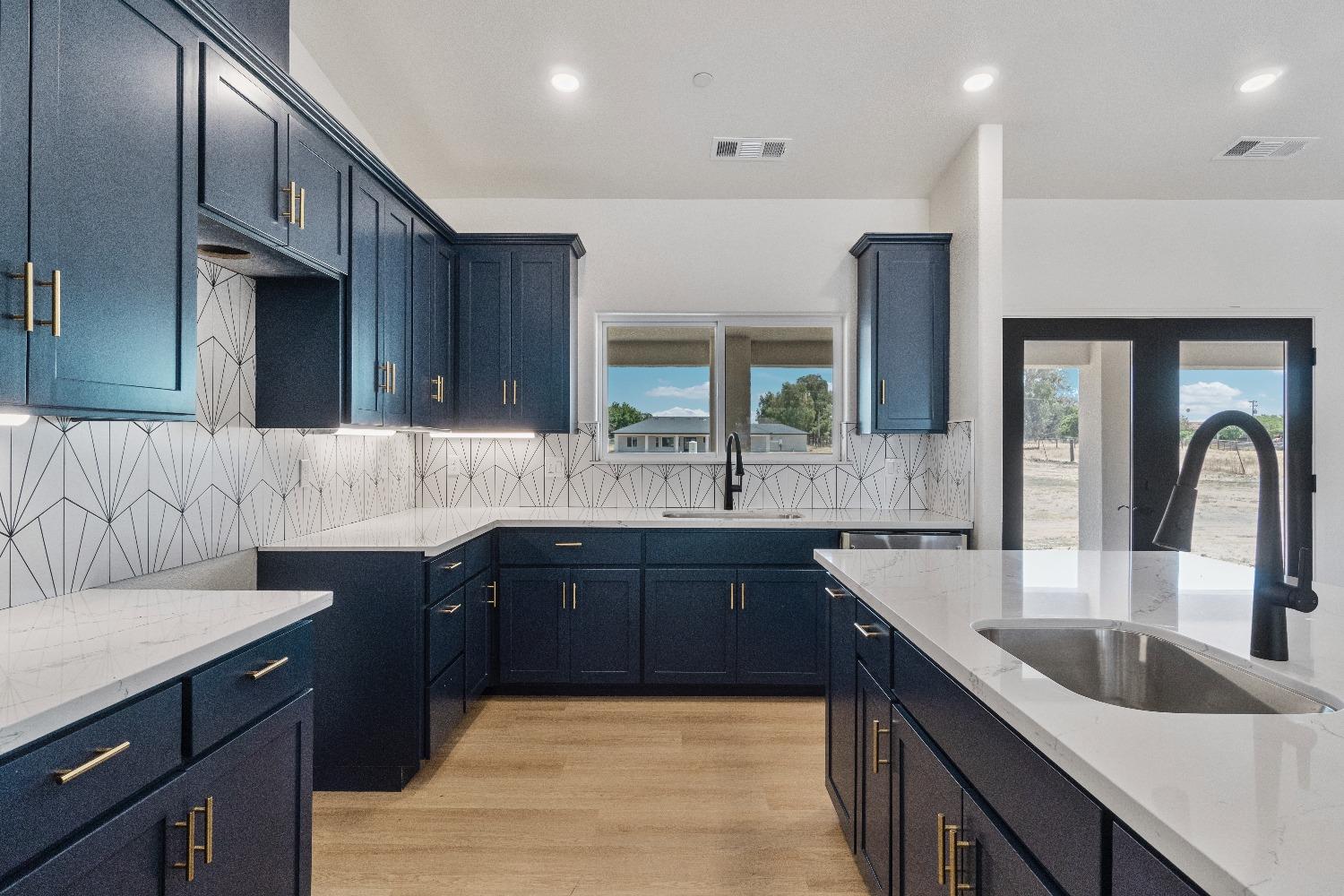 Detail Gallery Image 15 of 39 For 15709 Road 29, Madera,  CA 93636 - 8 Beds | 6 Baths
