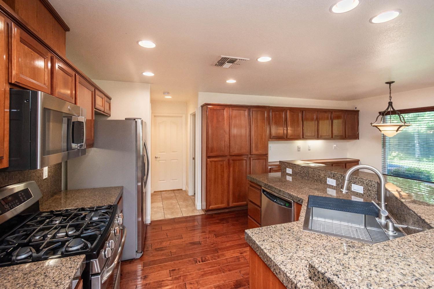 Detail Gallery Image 22 of 43 For 4624 Woodhawk Way, Antelope,  CA 95843 - 4 Beds | 3 Baths