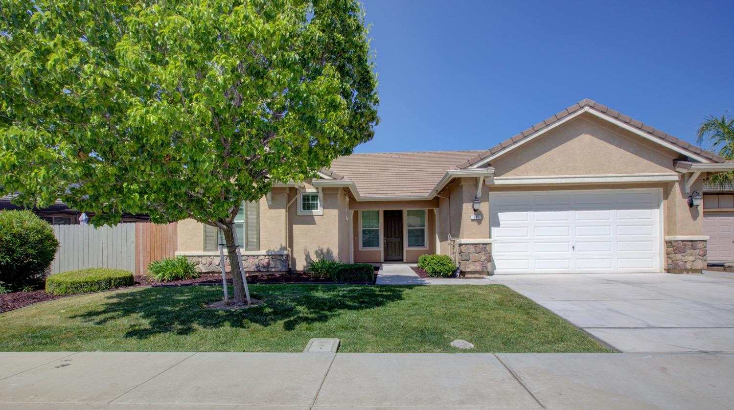 Detail Gallery Image 1 of 54 For 731 Big Ben Ct, Newman,  CA 95360 - 4 Beds | 2 Baths