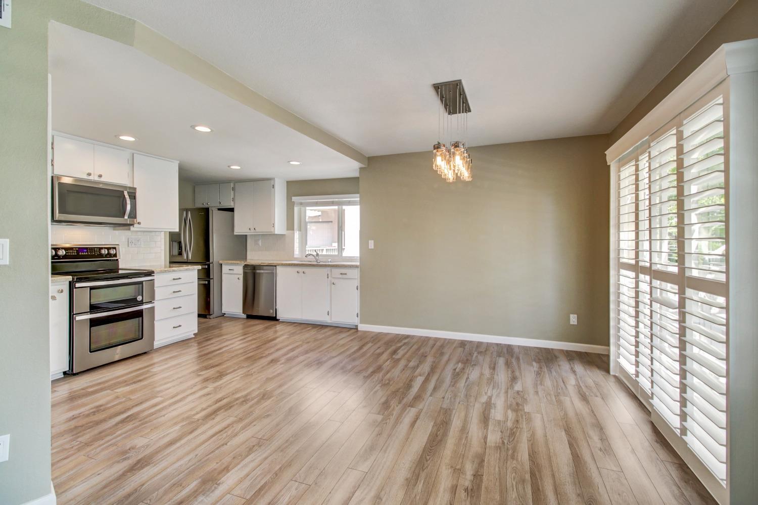 Photo #5: 225058473 Listing: Photo #5