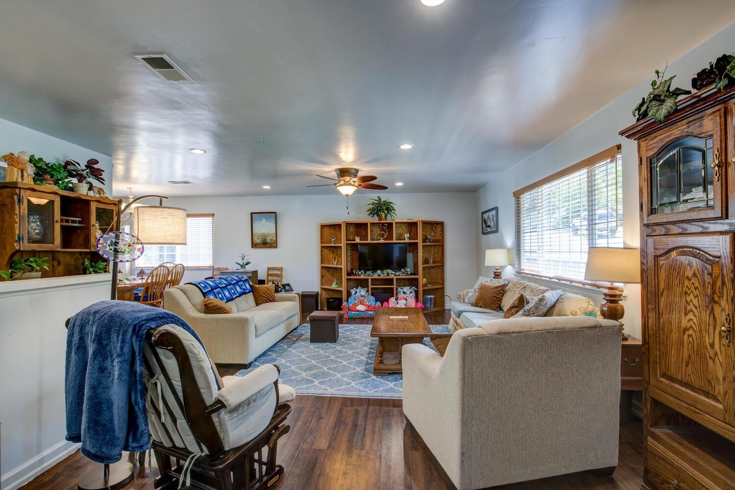 Detail Gallery Image 11 of 72 For 555 Arlette Ln, Diamond Springs,  CA 95619 - 8 Beds | 3 Baths