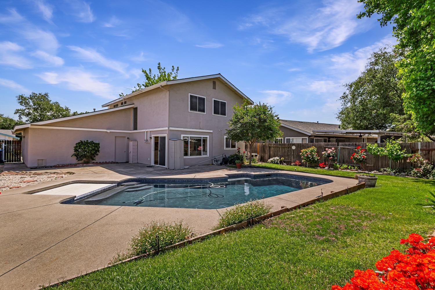 Detail Gallery Image 35 of 52 For 6627 Creekmont Way, Citrus Heights,  CA 95621 - 4 Beds | 2/1 Baths