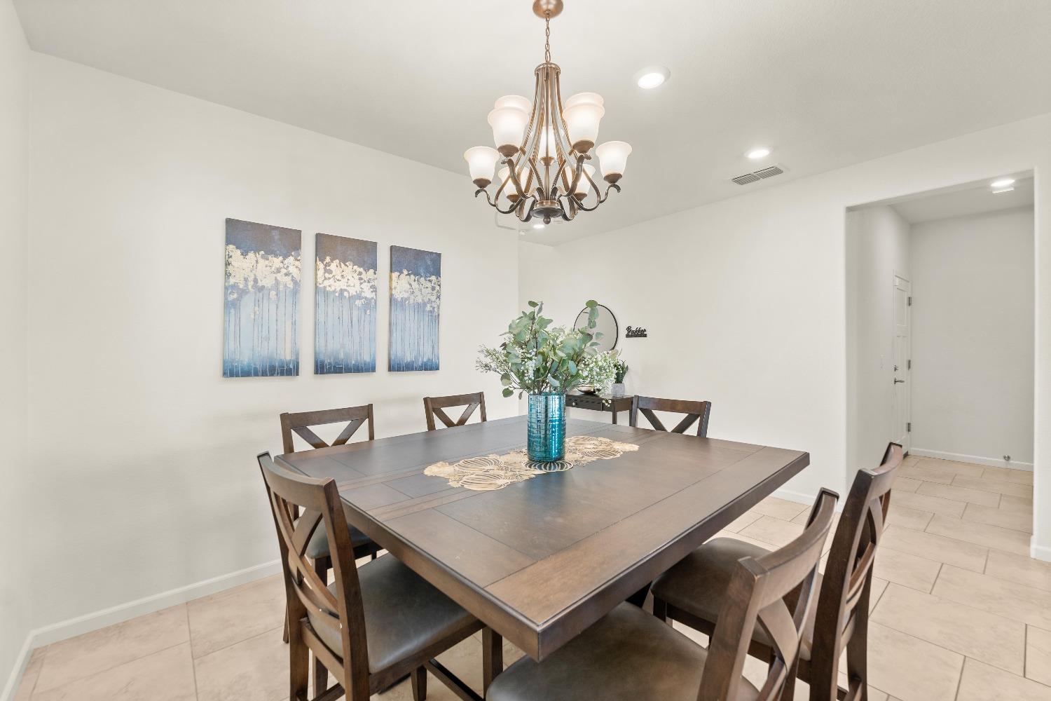 Detail Gallery Image 14 of 71 For 3706 Rockdale Dr, Rancho Cordova,  CA 95742 - 4 Beds | 3 Baths
