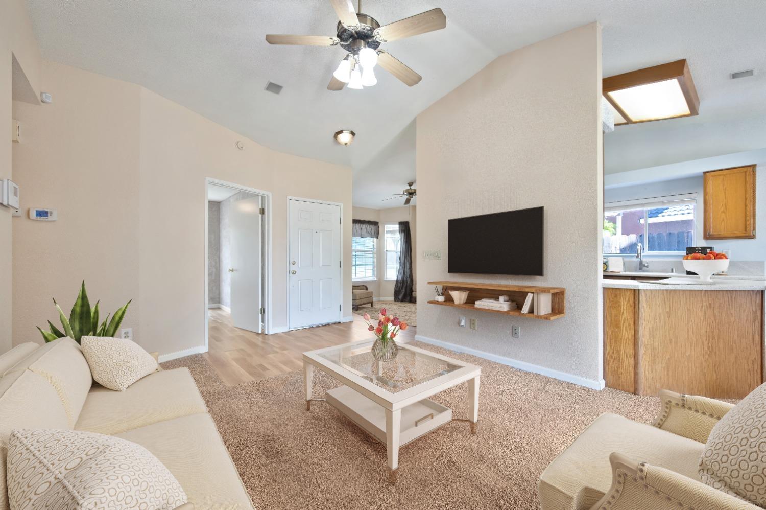 Detail Gallery Image 7 of 39 For 8211 Montreux Way, Sacramento,  CA 95828 - 3 Beds | 2 Baths