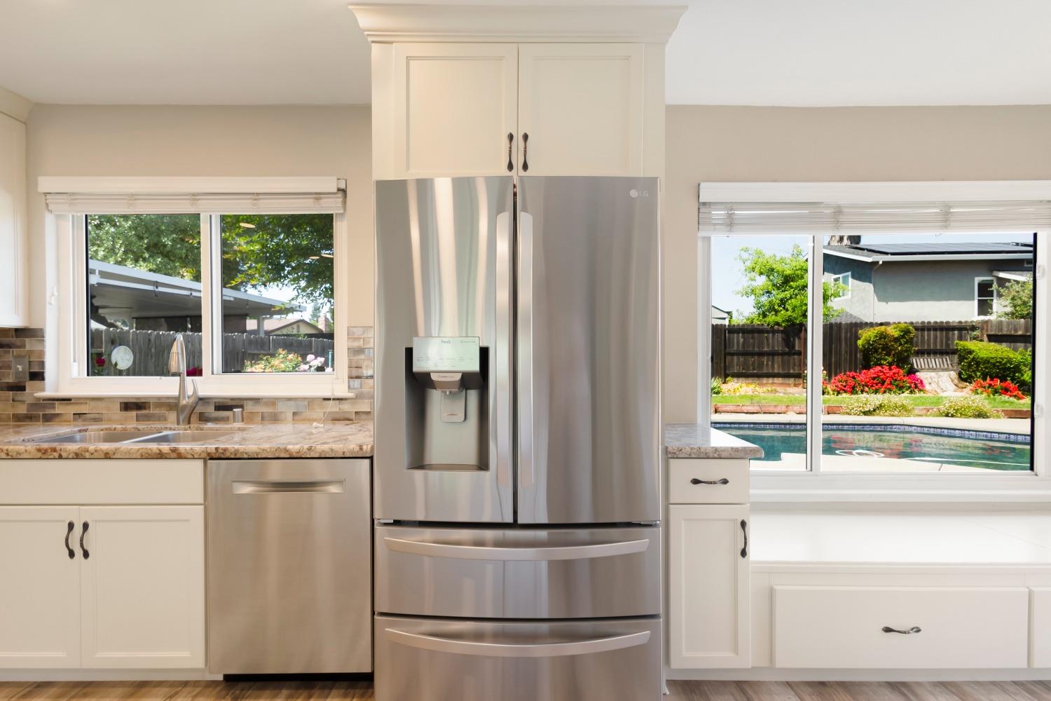Detail Gallery Image 14 of 52 For 6627 Creekmont Way, Citrus Heights,  CA 95621 - 4 Beds | 2/1 Baths