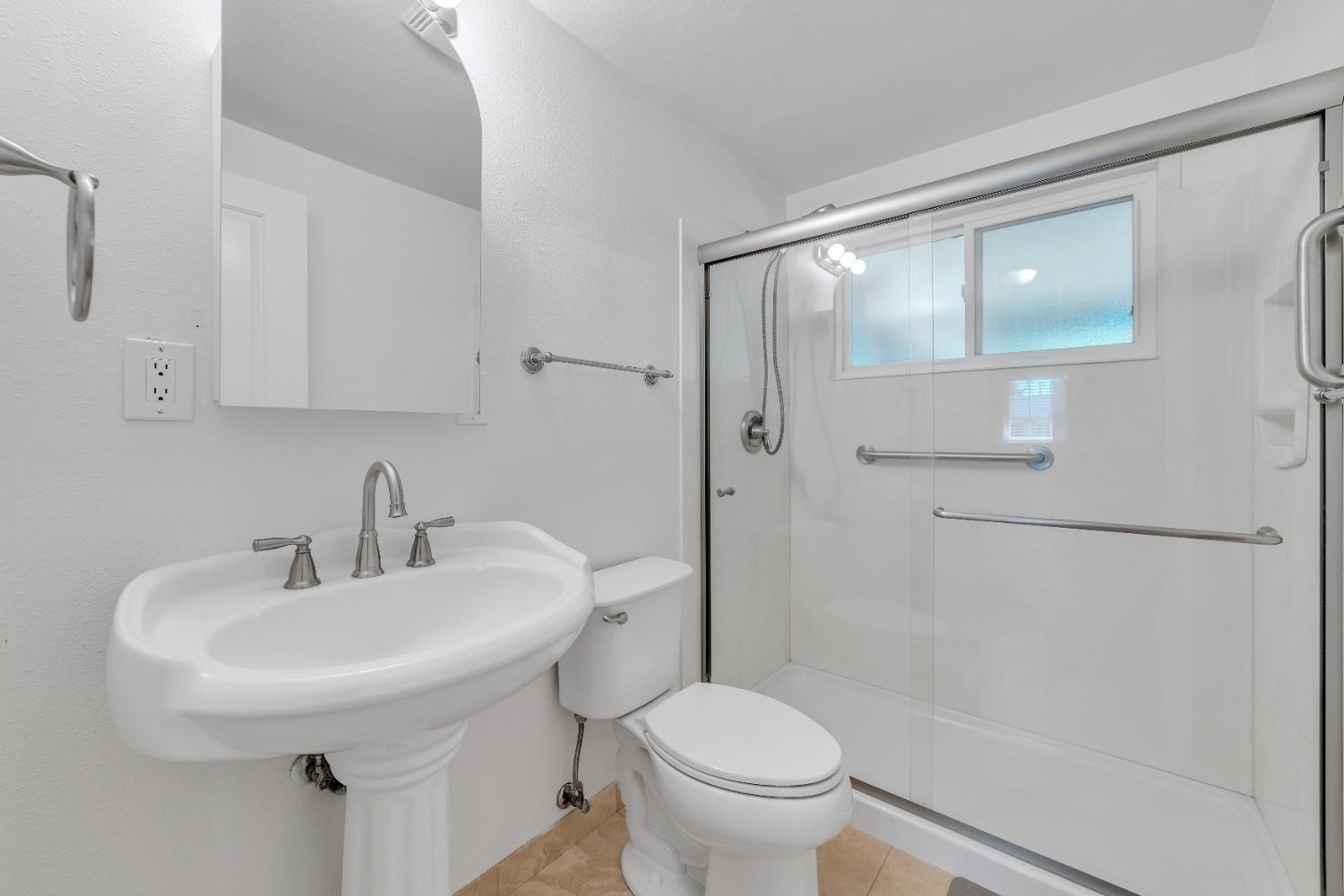 Detail Gallery Image 20 of 25 For 2124 Byron Rd, Sacramento,  CA 95825 - 2 Beds | 1 Baths