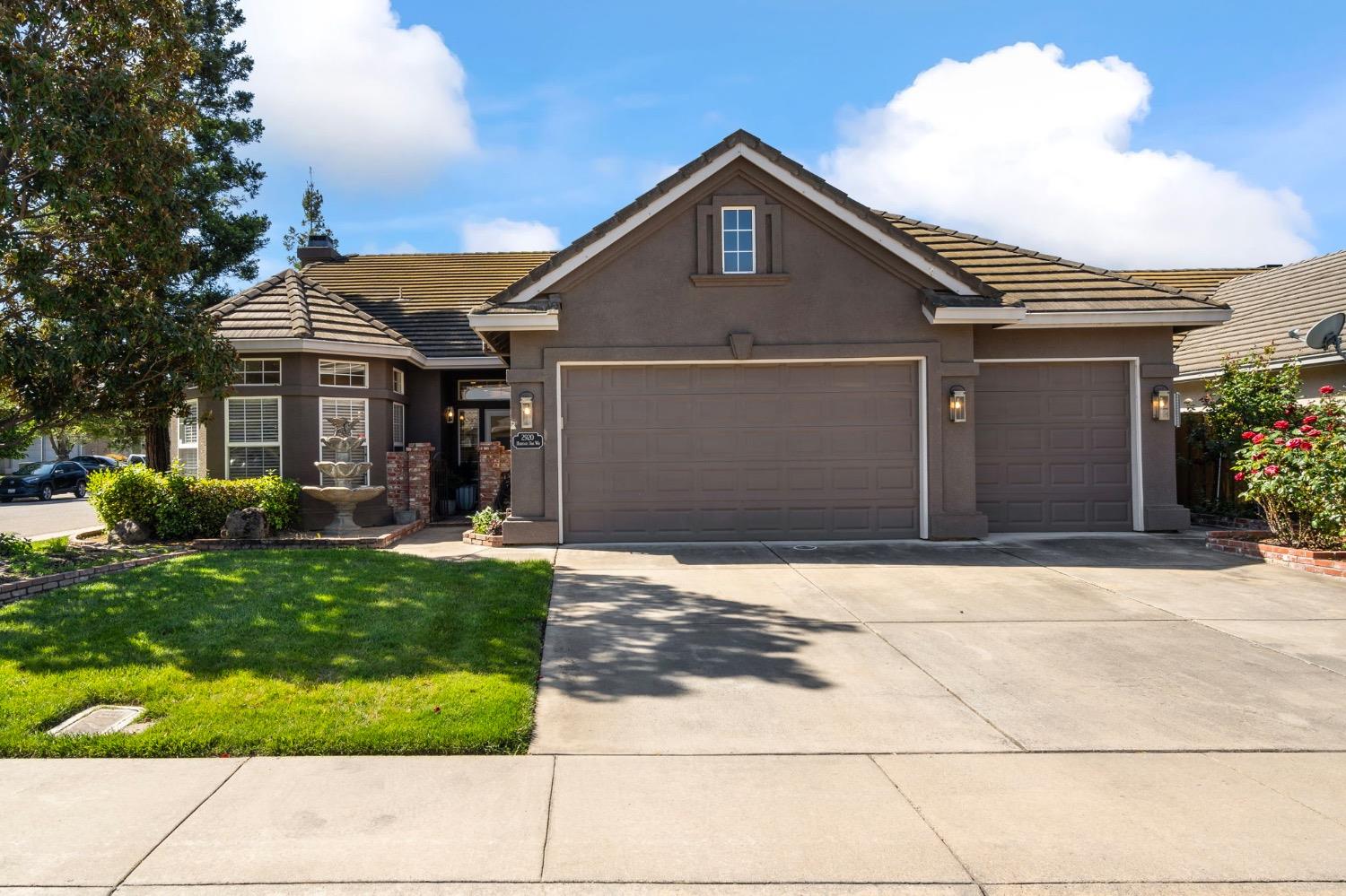 Detail Gallery Image 1 of 49 For 2920 Heritage Oak Way, Lodi,  CA 95242 - 3 Beds | 2 Baths
