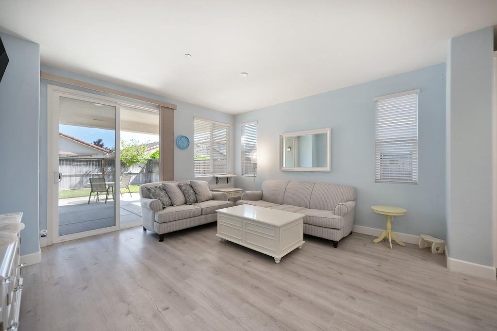 Detail Gallery Image 15 of 30 For 4869 Tusk Way, Elk Grove,  CA 95757 - 3 Beds | 2 Baths