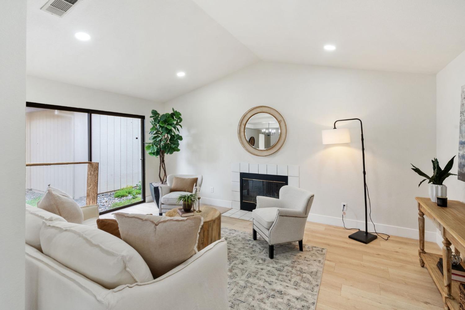 Detail Gallery Image 5 of 25 For 6872 Calvine Rd, Sacramento,  CA 95823 - 3 Beds | 2/1 Baths