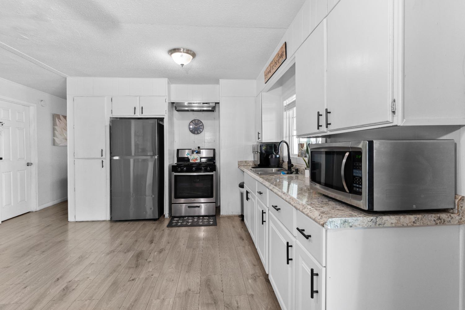 Detail Gallery Image 5 of 31 For 19690 N Hwy 99 27, Acampo,  CA 95220 - 3 Beds | 2 Baths