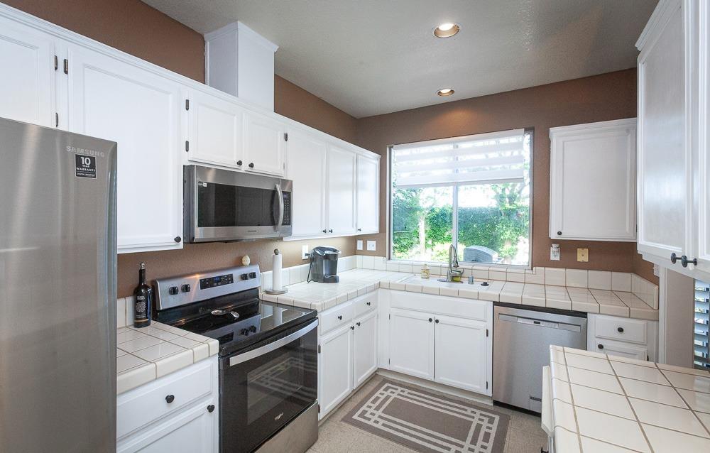 Detail Gallery Image 19 of 44 For 3070 Carousel Cir, Stockton,  CA 95219 - 3 Beds | 2 Baths