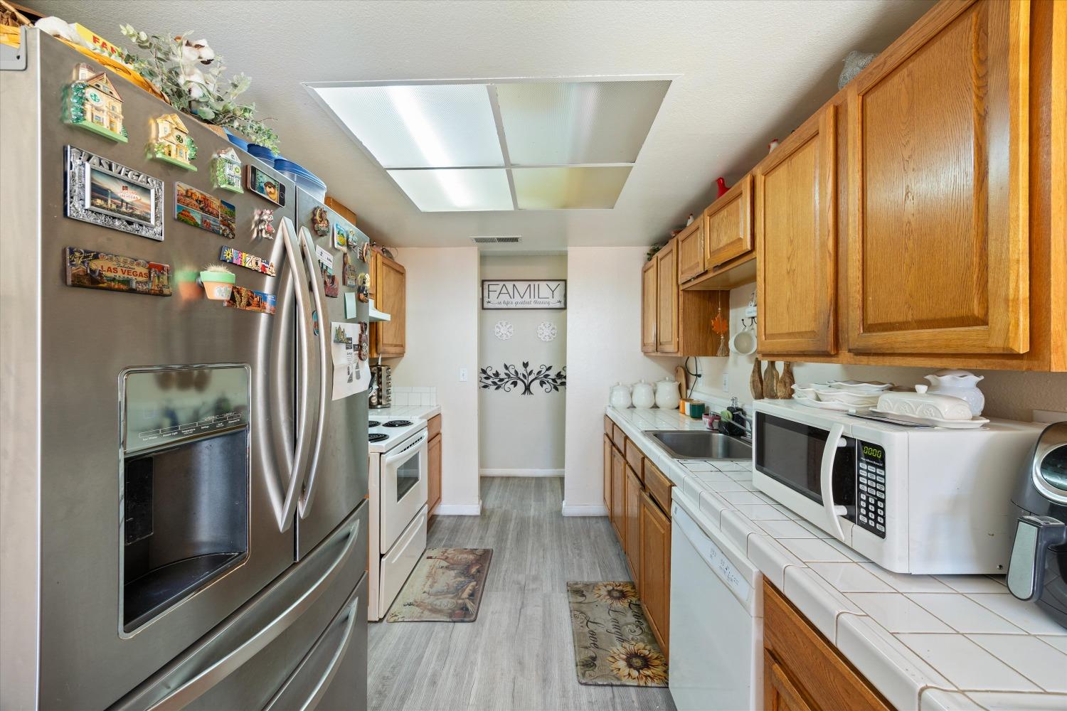 Detail Gallery Image 9 of 32 For 7637 Maralee Way, Sacramento,  CA 95824 - 4 Beds | 2 Baths