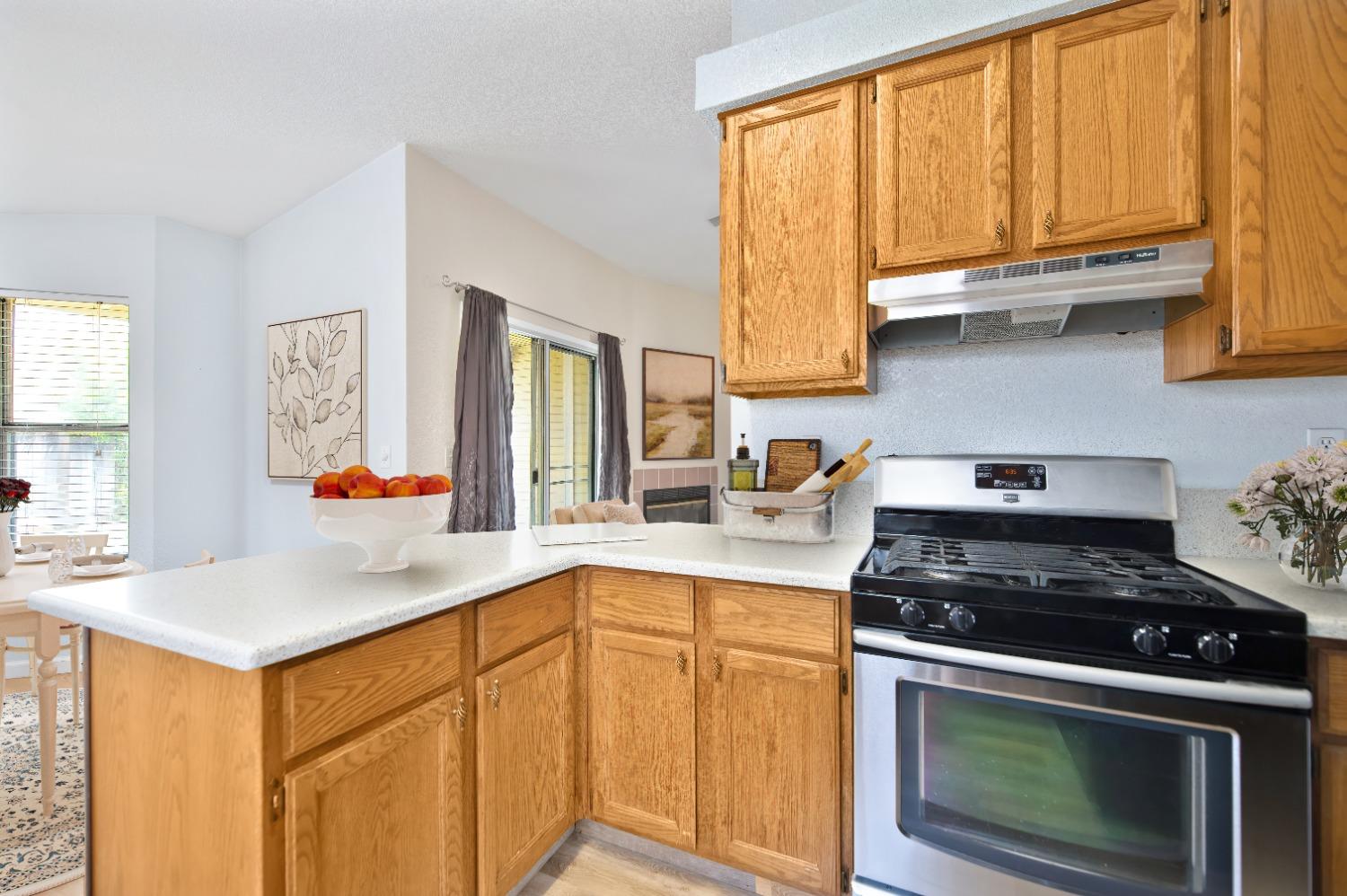 Detail Gallery Image 15 of 39 For 8211 Montreux Way, Sacramento,  CA 95828 - 3 Beds | 2 Baths
