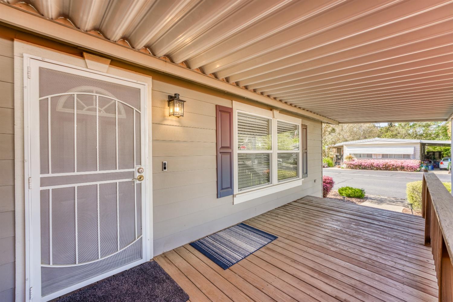 Detail Gallery Image 5 of 58 For 136 Pinebrook Dr, Folsom,  CA 95630 - 2 Beds | 2 Baths