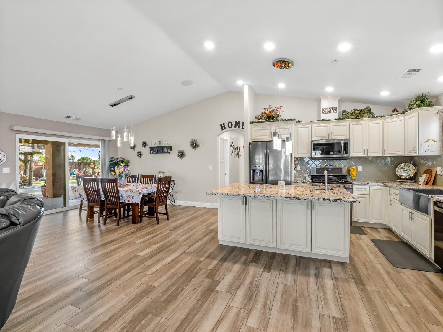Detail Gallery Image 18 of 78 For 17324 Bonita Rd, Madera,  CA 93636 - 5 Beds | 4 Baths