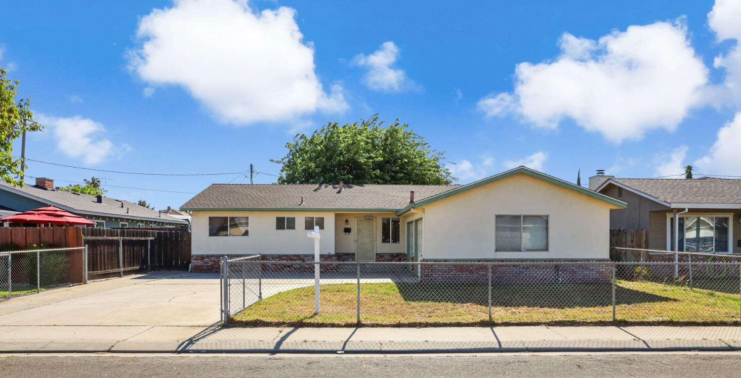 Detail Gallery Image 3 of 33 For 1806 Larkspur Ln, Ceres,  CA 95307 - 3 Beds | 2 Baths
