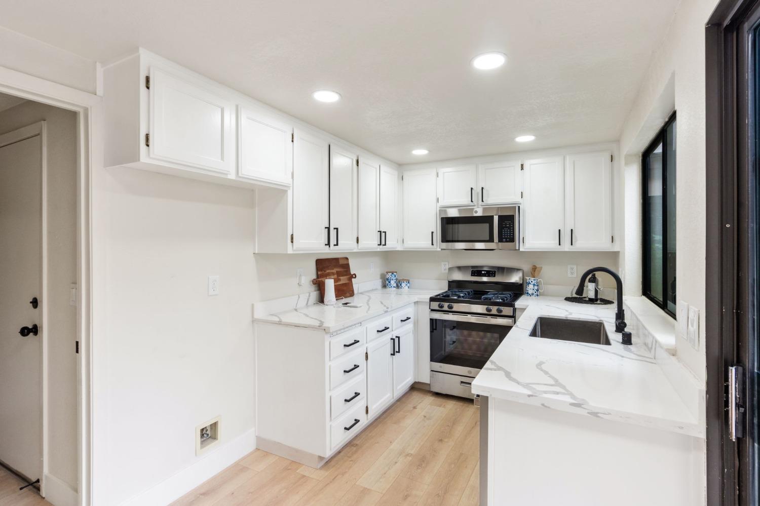 Detail Gallery Image 10 of 25 For 6872 Calvine Rd, Sacramento,  CA 95823 - 3 Beds | 2/1 Baths