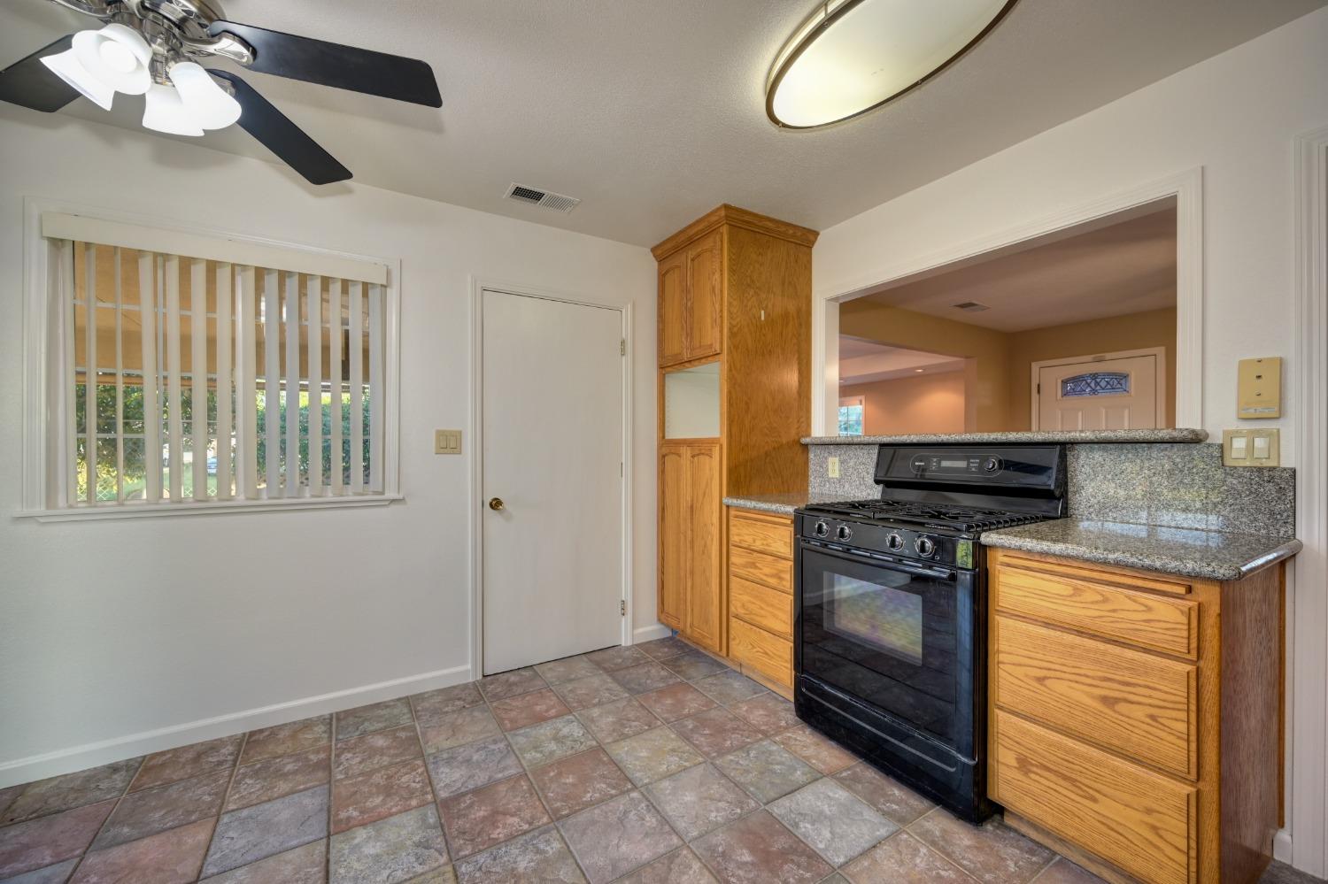 Detail Gallery Image 9 of 39 For 1429 Ascot Ave, Rio Linda,  CA 95673 - 3 Beds | 2 Baths