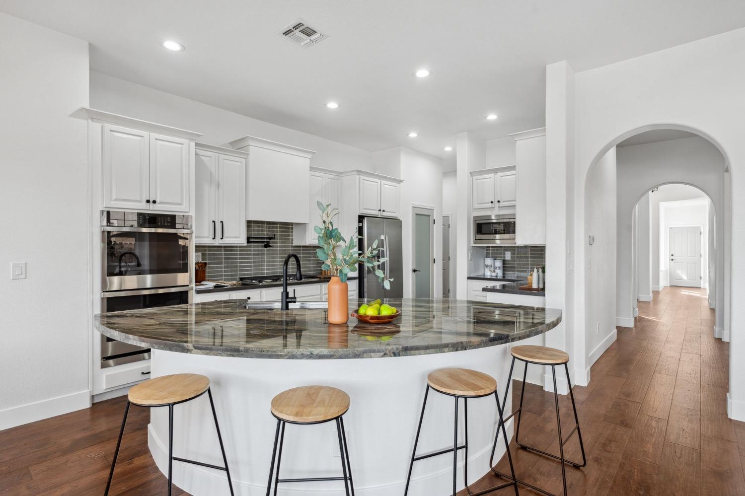 Detail Gallery Image 10 of 33 For 261 Vista Creek Cir, Sacramento,  CA 95835 - 5 Beds | 3/1 Baths
