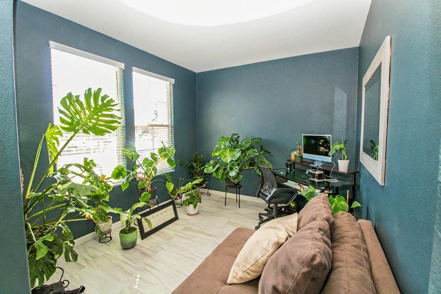 Detail Gallery Image 2 of 24 For 1193 Silver Spur Way, Plumas Lake,  CA 95961 - 4 Beds | 2 Baths