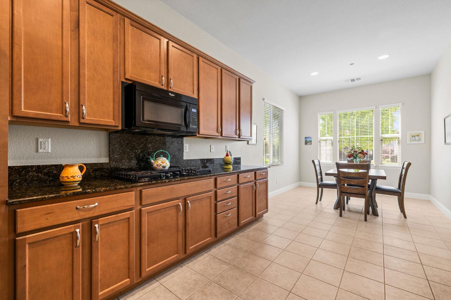 Detail Gallery Image 10 of 54 For 2081 Abby Gate Dr, Roseville,  CA 95747 - 3 Beds | 2 Baths
