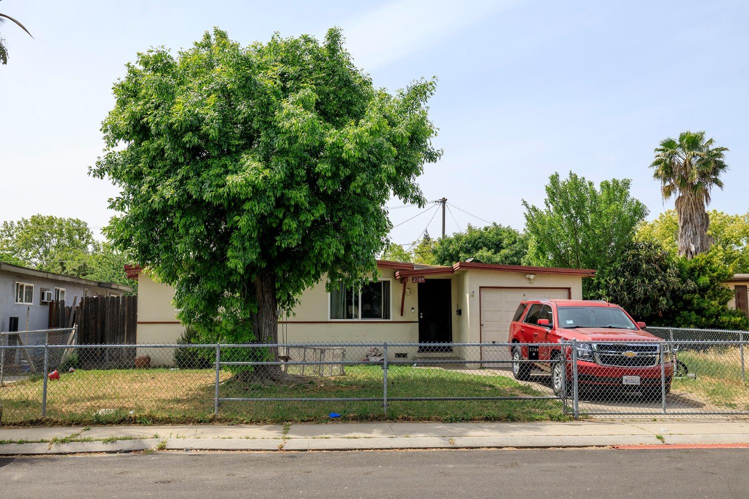Sparks Way, Modesto CA 95350