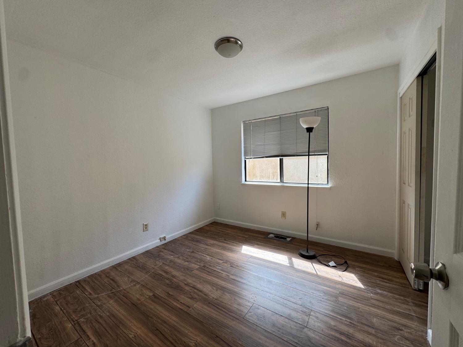 Detail Gallery Image 16 of 21 For 2036 Sheldon Dr, Modesto,  CA 95350 - 4 Beds | 2/1 Baths