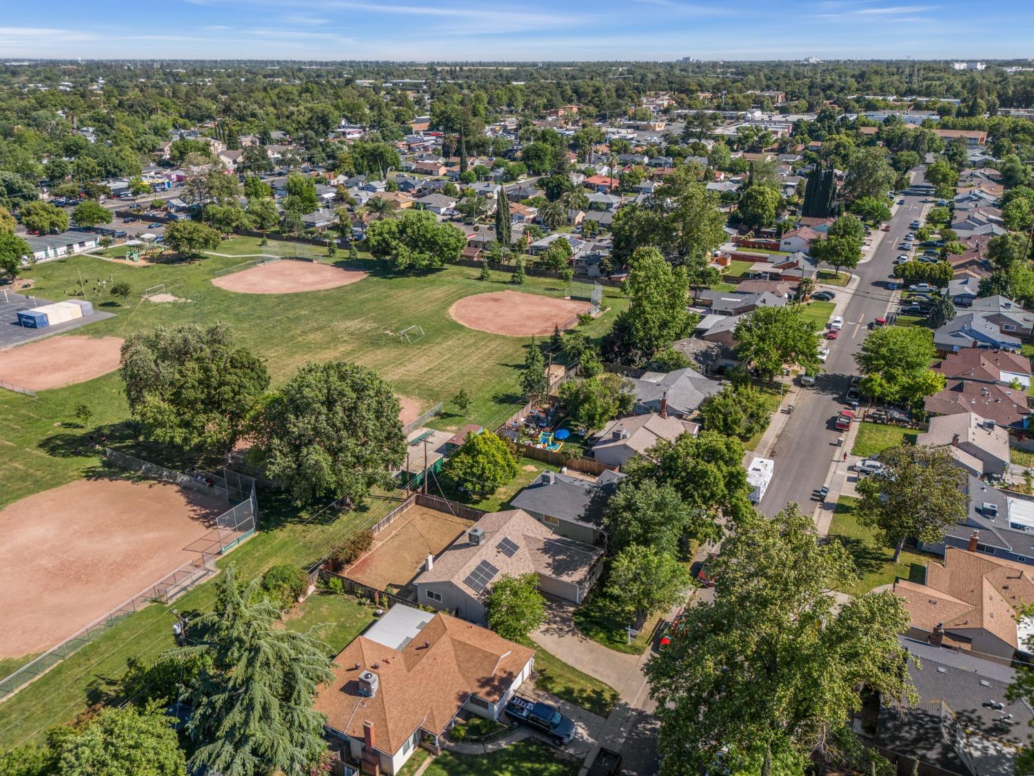 Detail Gallery Image 24 of 33 For 2732 Northglen St, Sacramento,  CA 95833 - 3 Beds | 2 Baths
