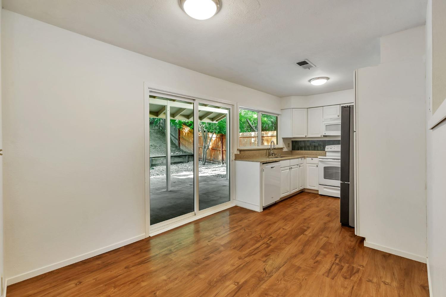 Detail Gallery Image 16 of 36 For 6522 Woodpark Way, Citrus Heights,  CA 95621 - 3 Beds | 2 Baths