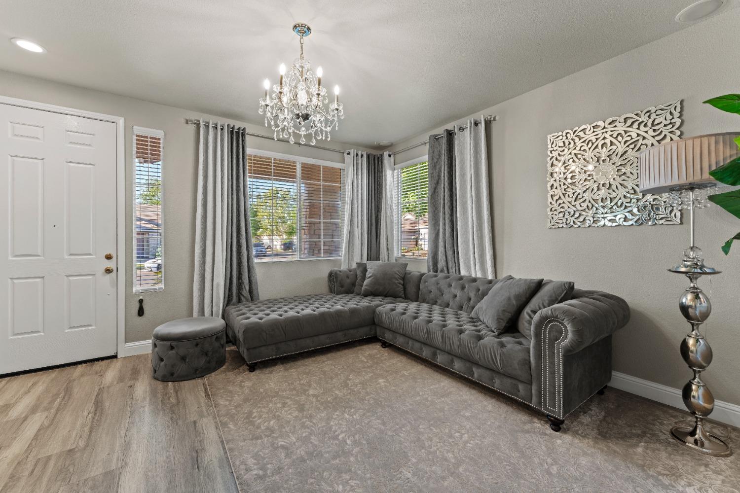 Detail Gallery Image 5 of 31 For 5844 Blue Beech Ct, Antelope,  CA 95843 - 4 Beds | 2 Baths