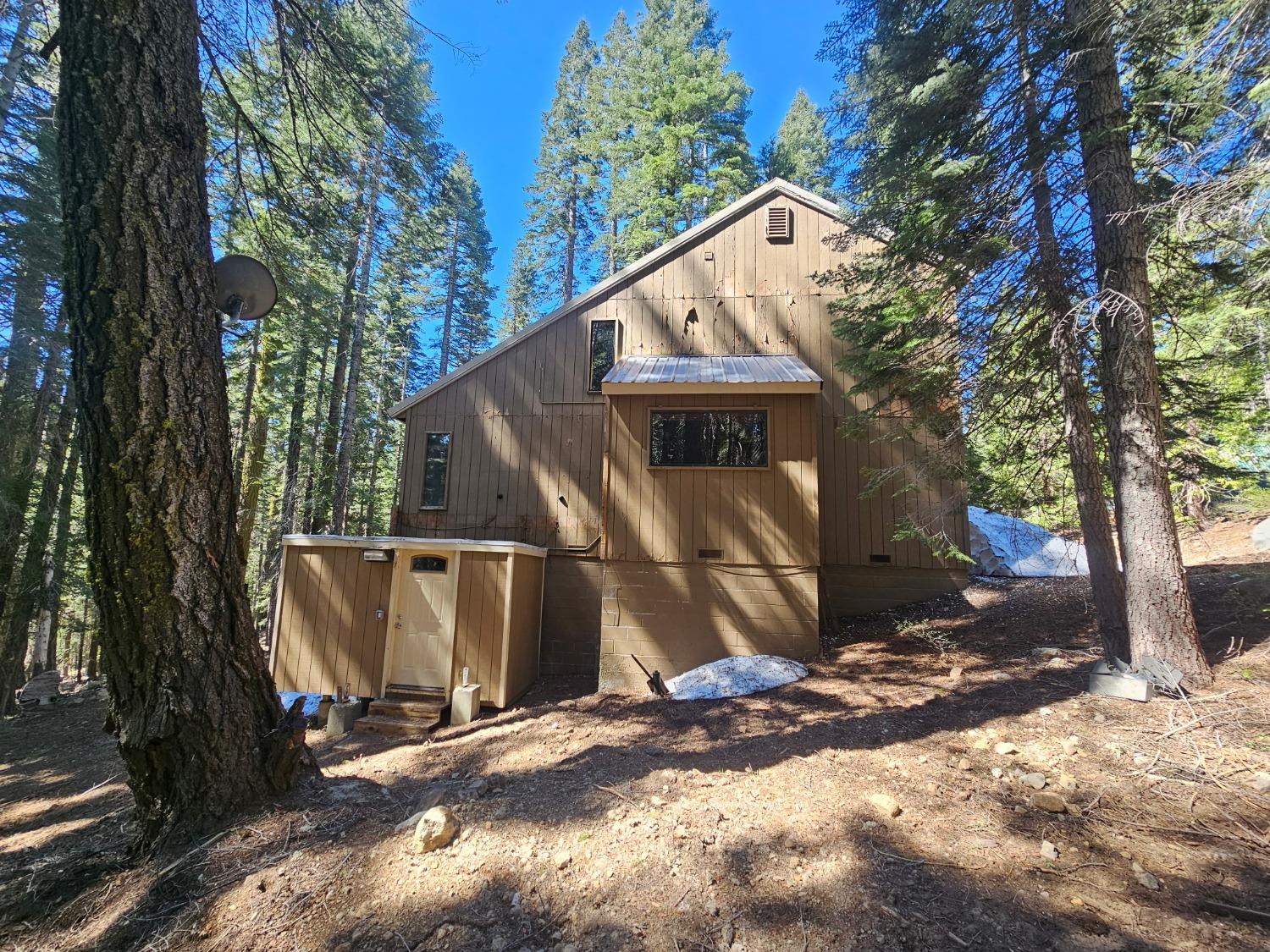 Detail Gallery Image 4 of 15 For 310 Tamarack Way, Strawberry Valley,  CA 95981 - 3 Beds | 2 Baths