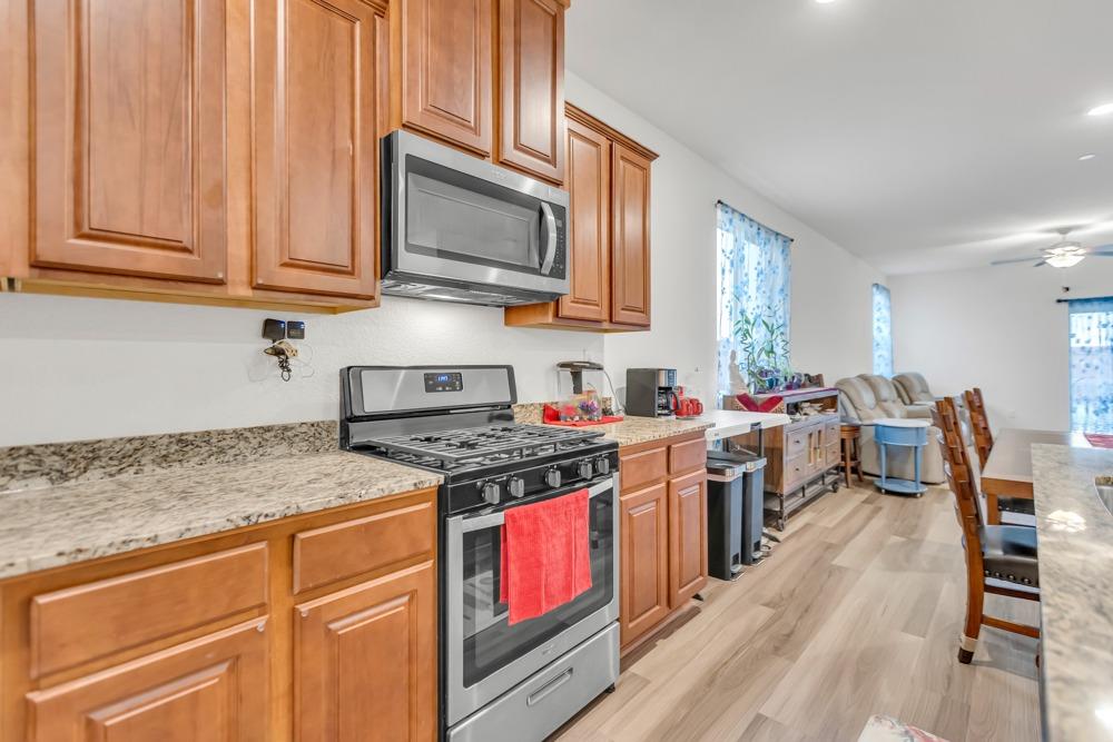 Detail Gallery Image 4 of 41 For 2309 Redhaven St, Linda,  CA 95901 - 4 Beds | 2 Baths