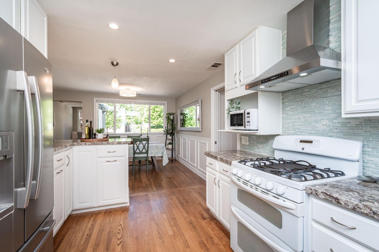 Detail Gallery Image 13 of 57 For 2112 Lorenzo Ln, Sacramento,  CA 95864 - 4 Beds | 2 Baths
