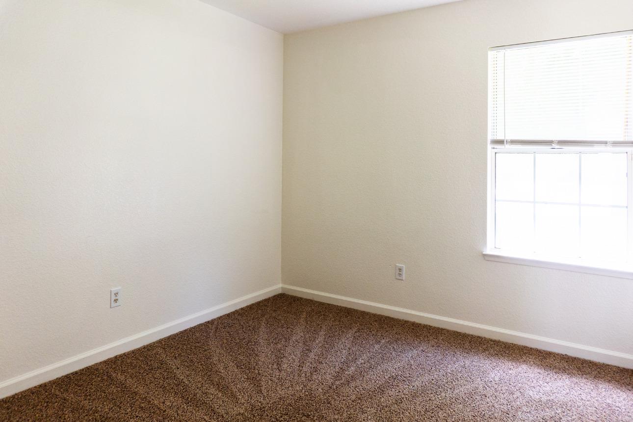 Detail Gallery Image 5 of 17 For 12461 Quicksilver St, Waterford,  CA 95386 - 4 Beds | 2 Baths