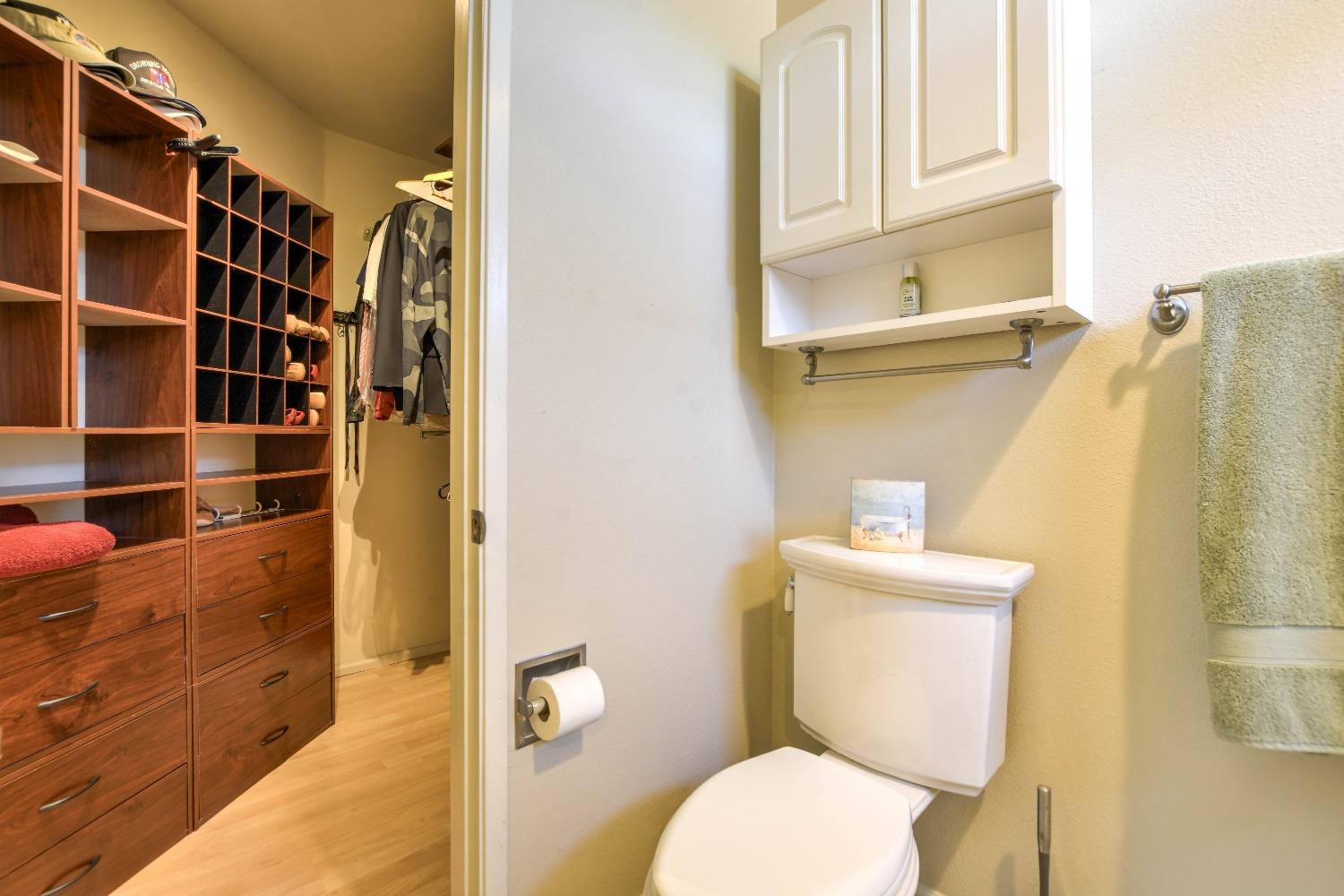 Detail Gallery Image 35 of 48 For 4904 Olive Oak Way, Carmichael,  CA 95608 - 4 Beds | 2 Baths