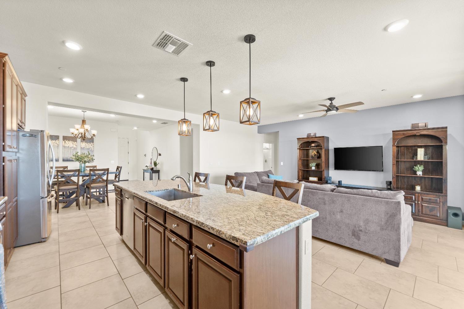 Detail Gallery Image 23 of 71 For 3706 Rockdale Dr, Rancho Cordova,  CA 95742 - 4 Beds | 3 Baths