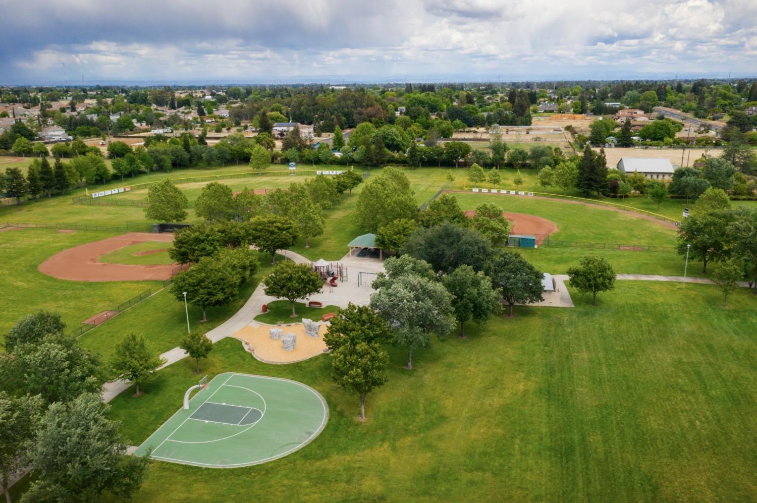 Detail Gallery Image 7 of 8 For 8158 Champart Cir, Elk Grove,  CA 95757 - 3 Beds | 2/1 Baths