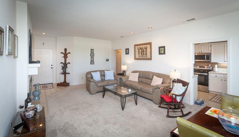 Detail Gallery Image 9 of 44 For 3070 Carousel Cir, Stockton,  CA 95219 - 3 Beds | 2 Baths