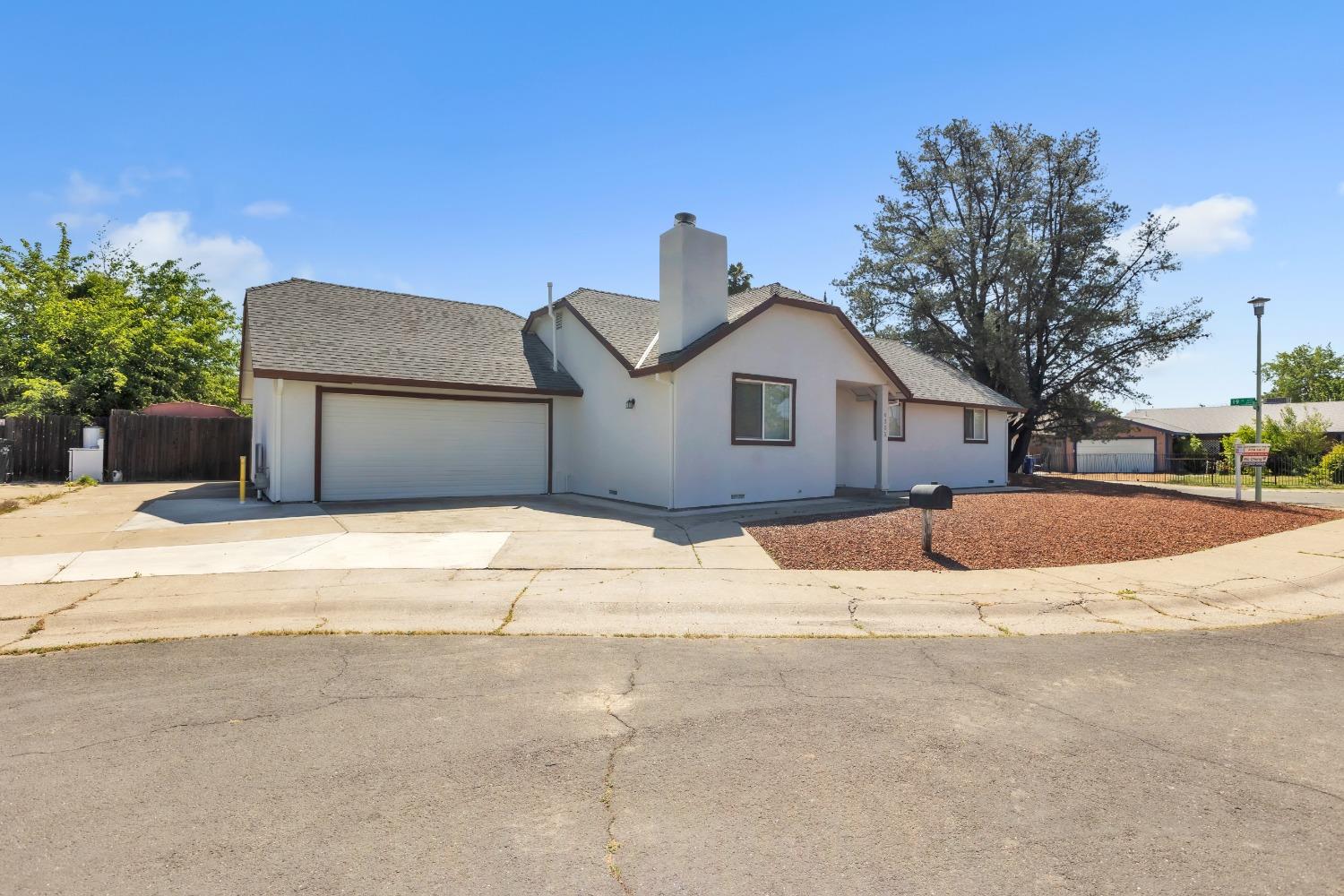 Detail Gallery Image 3 of 20 For 4355 Pow Way, Sacramento,  CA 95820 - 3 Beds | 2 Baths