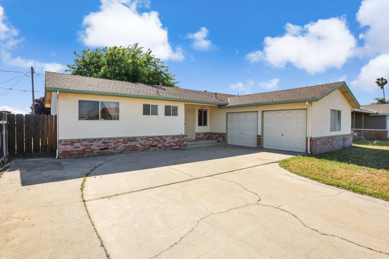 Detail Gallery Image 1 of 33 For 1806 Larkspur Ln, Ceres,  CA 95307 - 3 Beds | 2 Baths