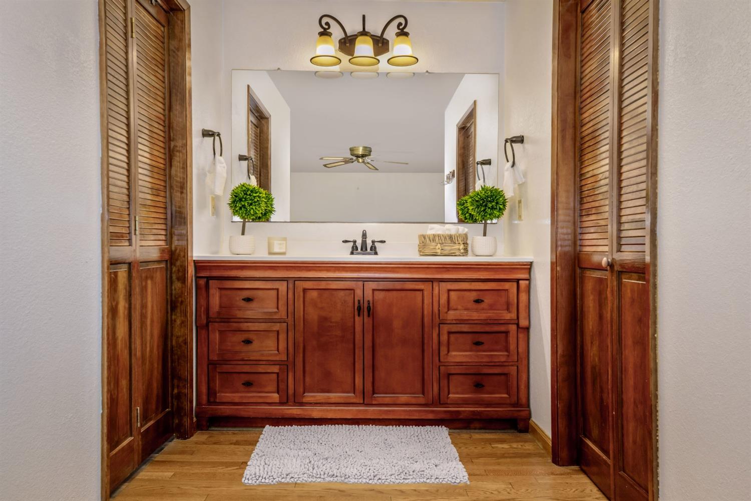 Detail Gallery Image 10 of 54 For 20029 Echo Blue Dr, Penn Valley,  CA 95946 - 3 Beds | 2 Baths