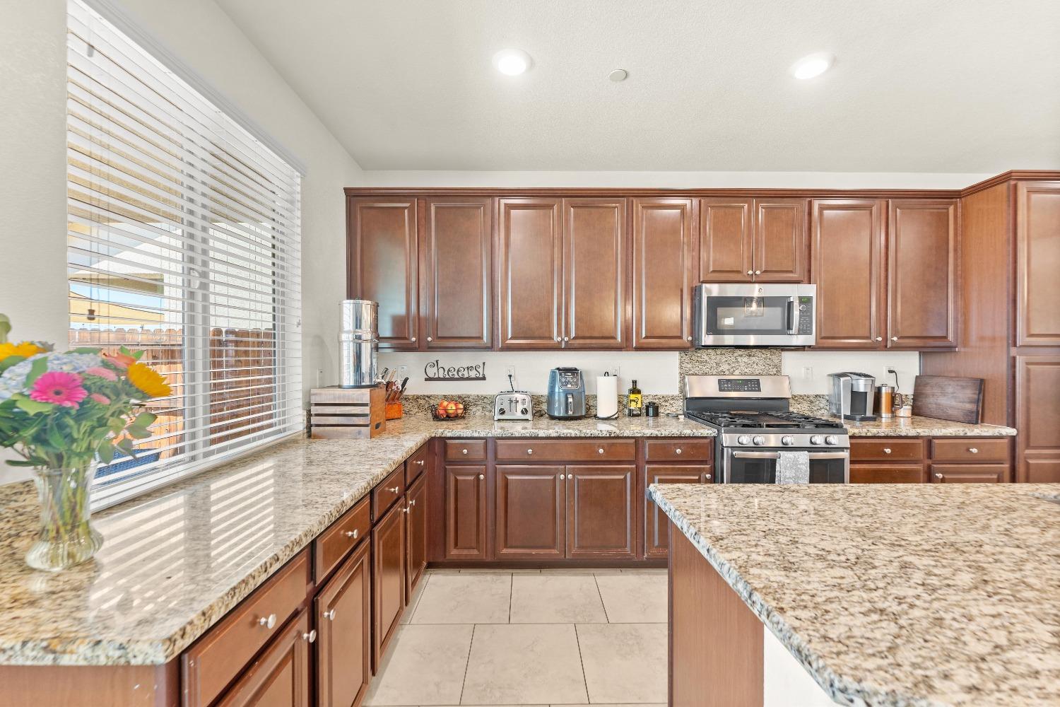Detail Gallery Image 21 of 71 For 3706 Rockdale Dr, Rancho Cordova,  CA 95742 - 4 Beds | 3 Baths