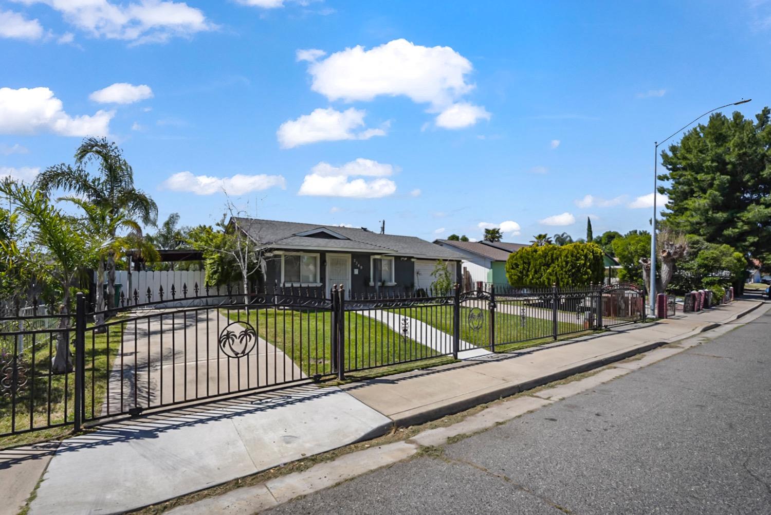 Detail Gallery Image 10 of 34 For 2349 Pinedale Ave, Merced,  CA 95348 - 3 Beds | 2 Baths