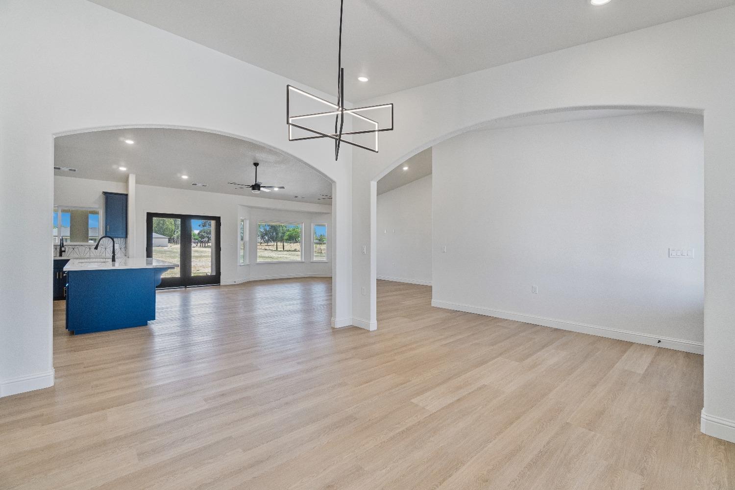 Detail Gallery Image 17 of 39 For 15709 Road 29, Madera,  CA 93636 - 8 Beds | 6 Baths