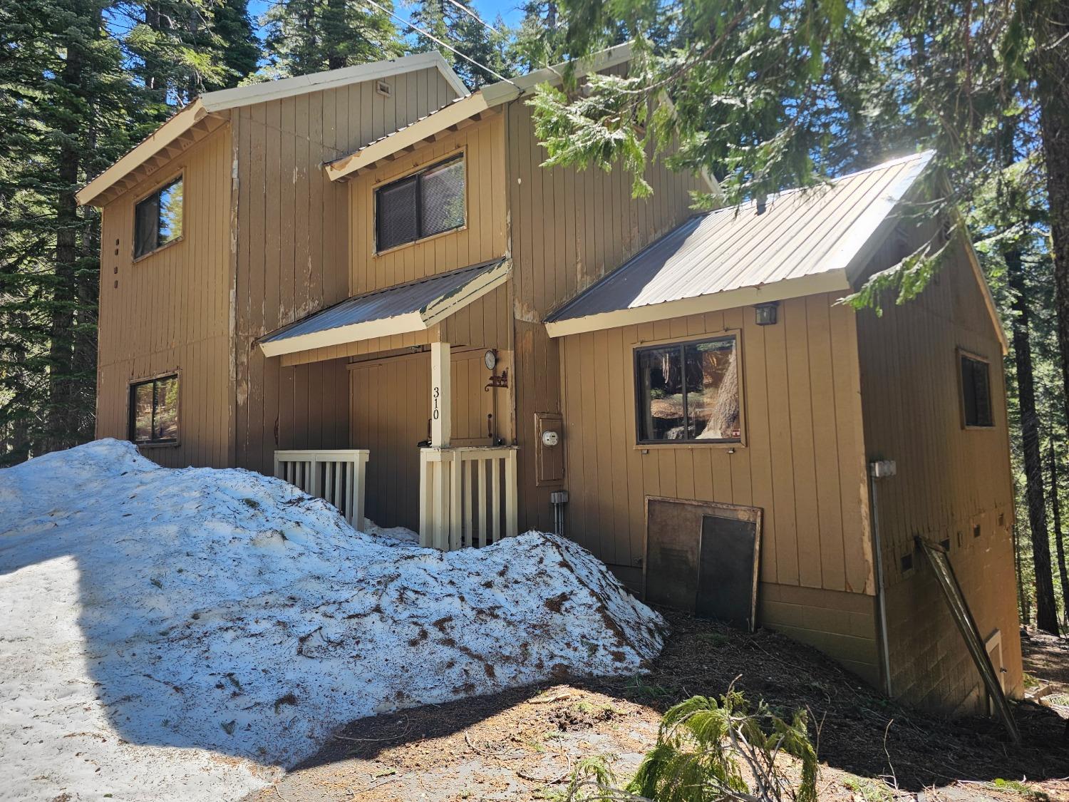 Detail Gallery Image 1 of 15 For 310 Tamarack Way, Strawberry Valley,  CA 95981 - 3 Beds | 2 Baths
