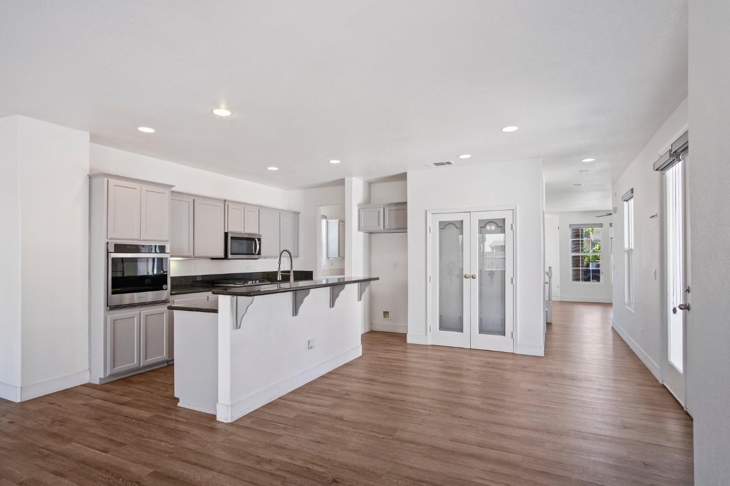 Detail Gallery Image 9 of 36 For 456 Meadow Creek Dr, Patterson,  CA 95363 - 5 Beds | 4/1 Baths