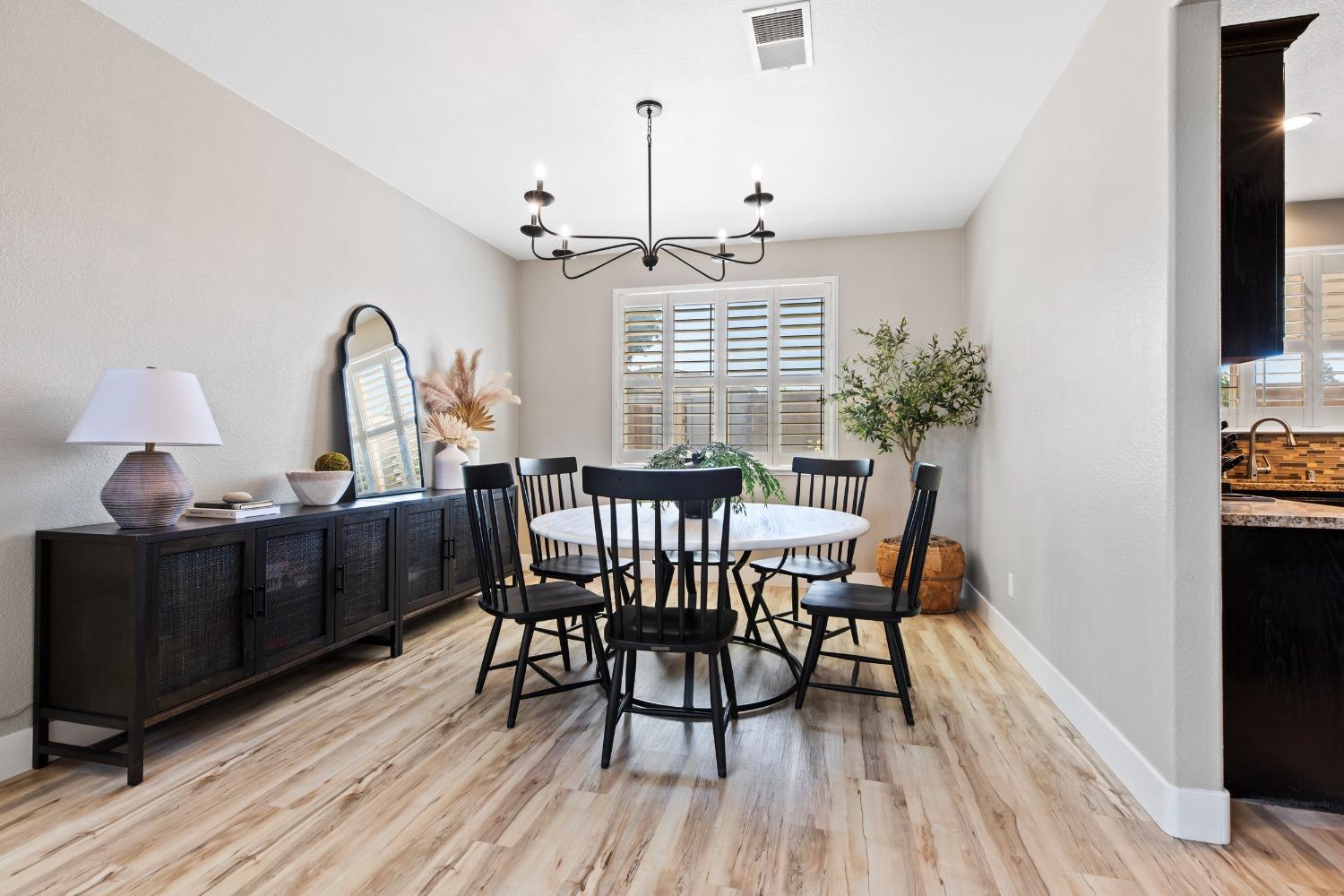Detail Gallery Image 9 of 35 For 4201 Ballard Cir, Modesto,  CA 95356 - 5 Beds | 3 Baths